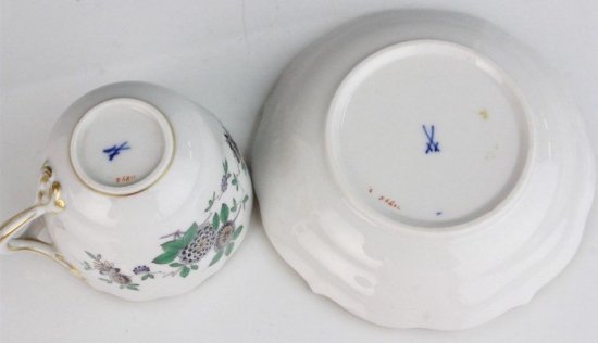 323　マイセン（Meissen）アンティーク　花鳥図カップ＆ソーサー　黒　シノワズリ
