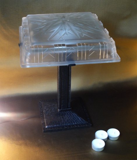 107　ミューラー兄弟（Muller Freres Luneville）作　アール・デコ様式のテーブルランプ　スクエア