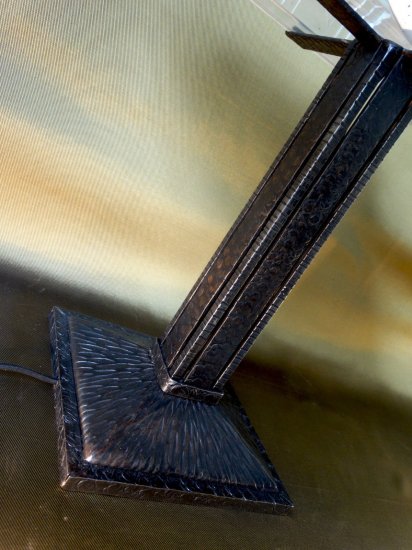 107　ミューラー兄弟（Muller Freres Luneville）作　アール・デコ様式のテーブルランプ　スクエア