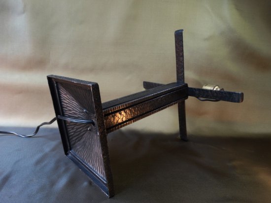 107　ミューラー兄弟（Muller Freres Luneville）作　アール・デコ様式のテーブルランプ　スクエア