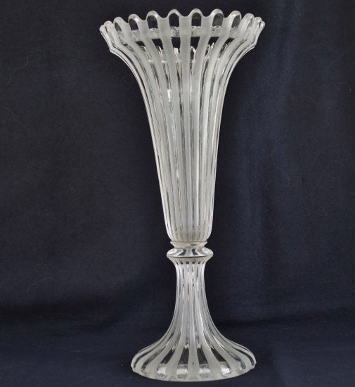 624　バカラ（Baccarat）アンティーク　クリスタルの脚付き花瓶　19世紀後半