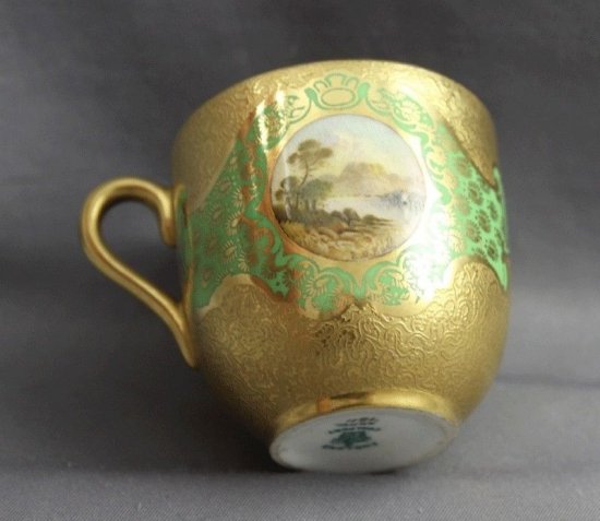 126　コールポート（Coalport）アンティーク　風景図　デミタスカップ＆ソーサー　グリーン＆ゴールド