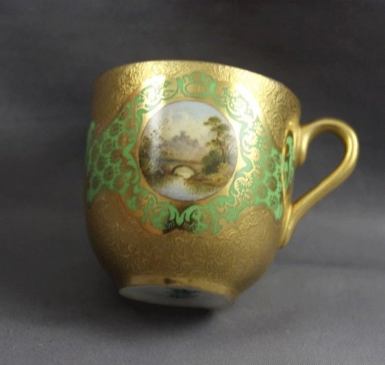 126　コールポート（Coalport）アンティーク　風景図　デミタスカップ＆ソーサー　グリーン＆ゴールド