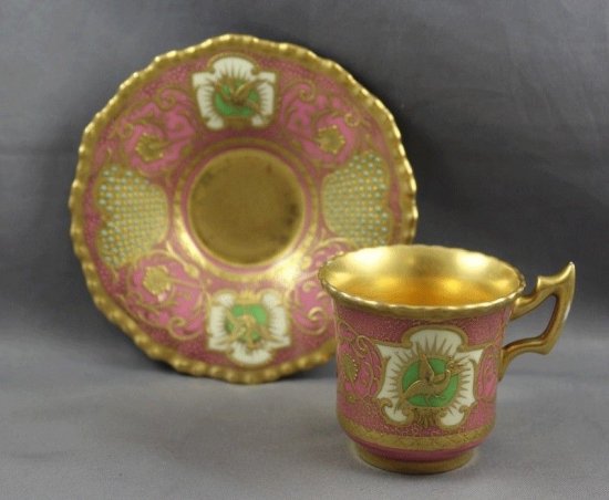 コールポート（Coalport）アンティーク　ジュエル風装飾　デミタスカップ＆ソーサー　ピンク＆ゴールド