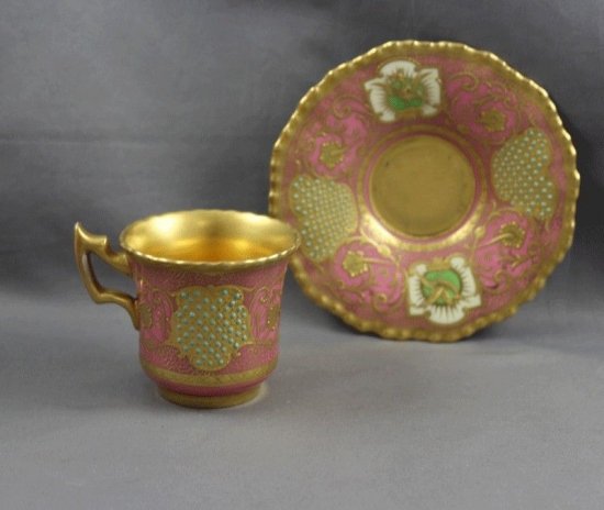 コールポート（Coalport）アンティーク　ジュエル風装飾　デミタスカップ＆ソーサー　ピンク＆ゴールド