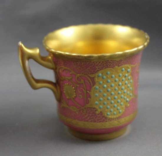 コールポート（Coalport）アンティーク　ジュエル風装飾　デミタスカップ＆ソーサー　ピンク＆ゴールド