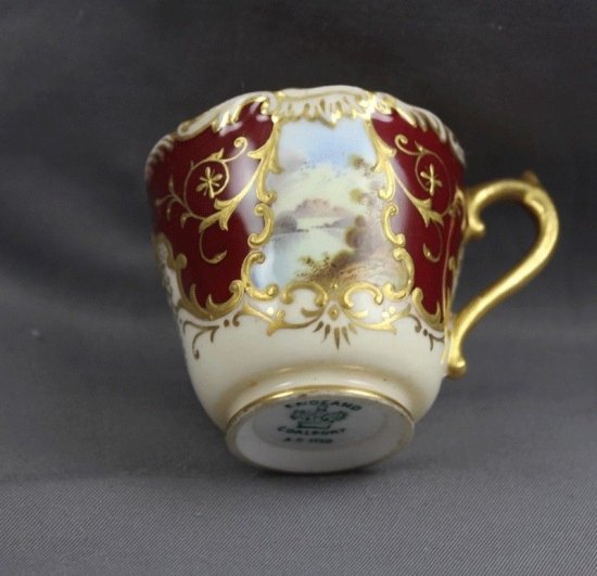 128　コールポート（Coalport）アンティーク　風景図　デミタスカップ＆ソーサー　レッド＆ゴールド