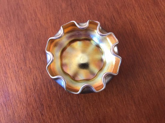 003　ルイス・コンフォート・ティファニー（Louis Comfort Tiffany）アンティーク　ファブリルアートガラス　フリルの塩入れ