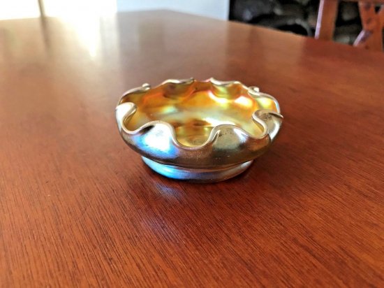 003　ルイス・コンフォート・ティファニー（Louis Comfort Tiffany）アンティーク　ファブリルアートガラス　フリルの塩入れ