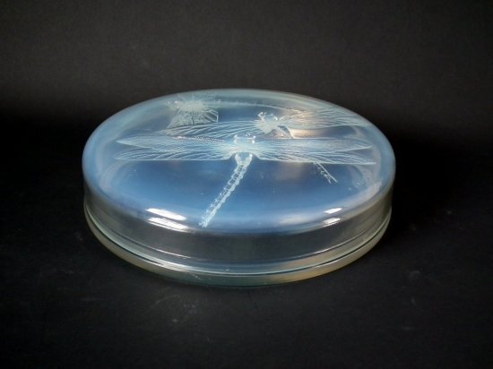 ルネ・ラリック　オパルセントガラス　蓋物　「ジョーゼット」　1922年