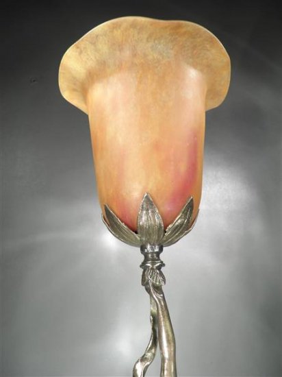 ドーム・ナンシー パート･ド･ヴェールランプ 「花の女性」