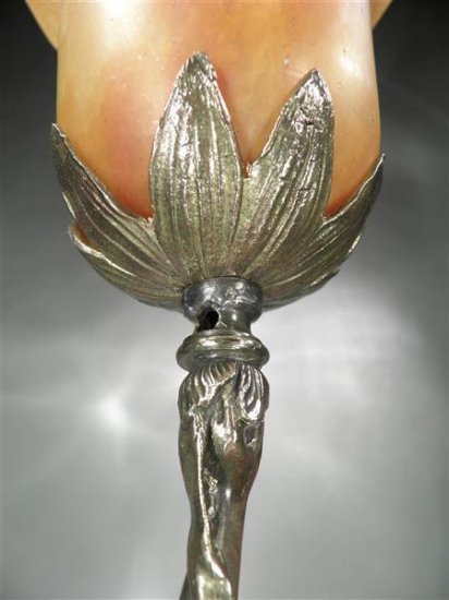 ドーム・ナンシー パート･ド･ヴェールランプ 「花の女性」