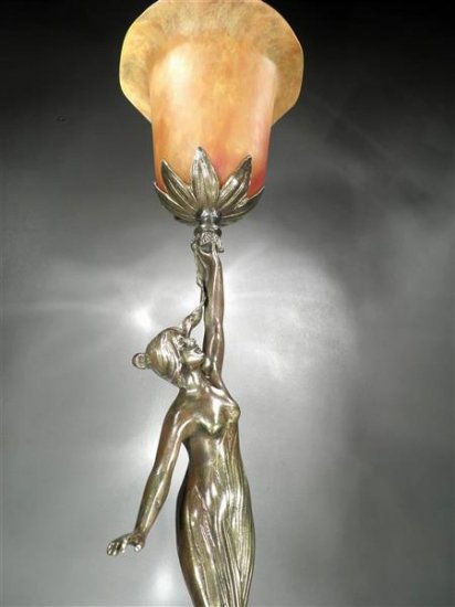 ドーム・ナンシー パート･ド･ヴェールランプ 「花の女性」