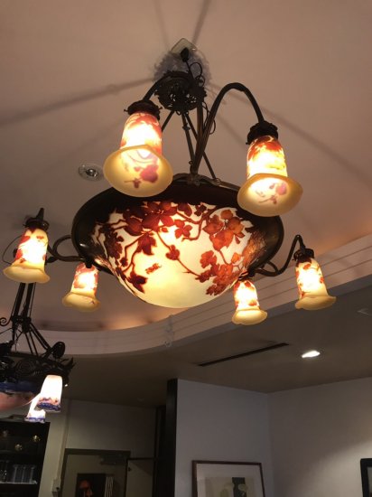 エミールガレ 3灯 吊りライト 花柄ガラスシェードの吊り下げ照明