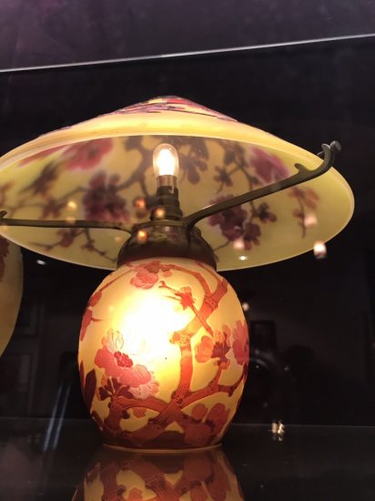 エミール ガレ ボケの花のテーブルランプ – アンティークテーブル