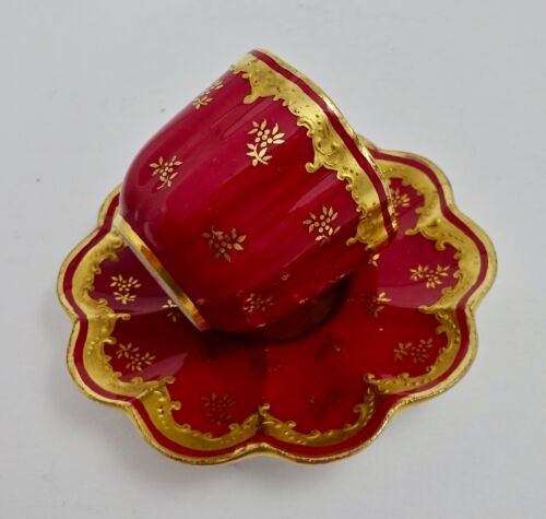 コールポート　赤と金彩のカップ＆ソーサー