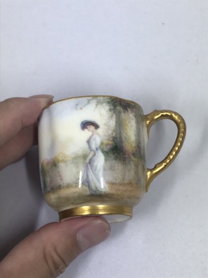 ロイヤルウースター　女性が描かれたカップ＆ソーサー sedgley作