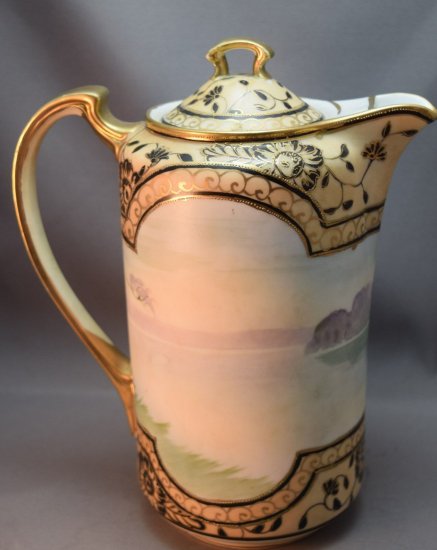 オールドノリタケ　コーヒーポット　手描きの風景画　湖畔の景色と花の縁取り