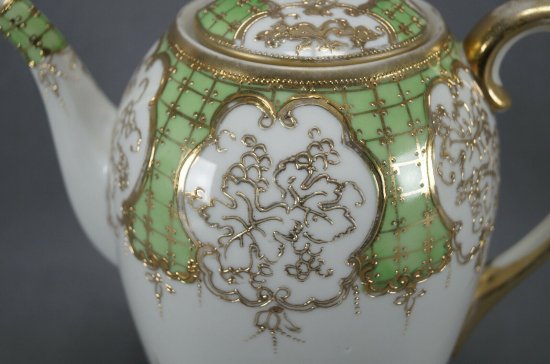 オールドノリタケ　金箔のブドウのデザイン　コーヒーポット緑色　1891年―1911年製