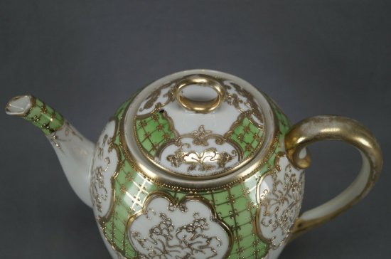 オールドノリタケ　金箔のブドウのデザイン　コーヒーポット緑色　1891年―1911年製