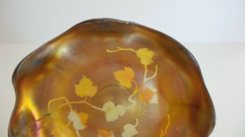 ルイス・カムフォート・ティファニー（Louis Comfort Tiffany）ゴールド・ファブリル・グラス・彫刻入り 皿 1900年