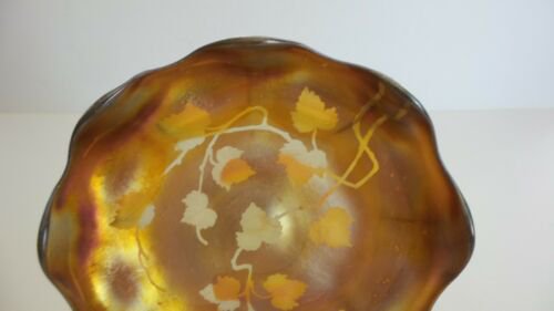 ルイス・カムフォート・ティファニー（Louis Comfort Tiffany）ゴールド・ファブリル・グラス・彫刻入り 皿 1900年