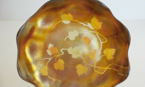 ルイス・カムフォート・ティファニー（Louis Comfort Tiffany）ゴールド・ファブリル・グラス・彫刻入り 皿 1900年
