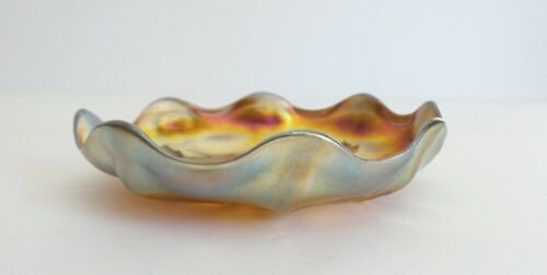ルイス・カムフォート・ティファニー（Louis Comfort Tiffany）ゴールド・ファブリル・グラス・彫刻入り 皿 1900年