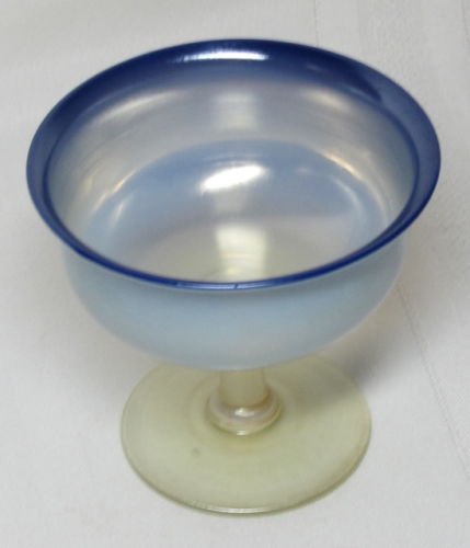 ルイス・カムフォート・ティファニー（Louis Comfort Tiffany）ファブリル・グラス　パステルブルー　脚付きシャーベットデザートカップ
