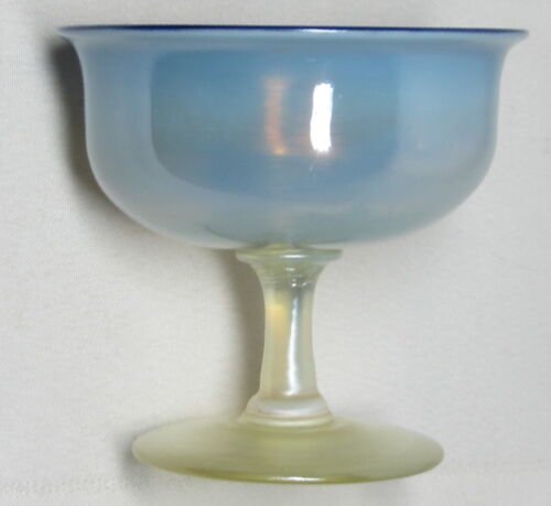 ルイス・カムフォート・ティファニー（Louis Comfort Tiffany）ファブリル・グラス　パステルブルー　脚付きシャーベットデザートカップ