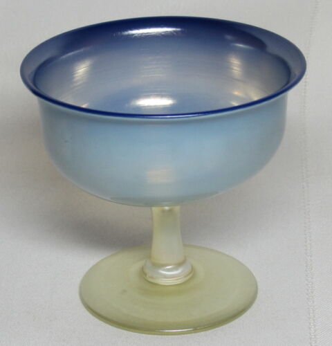 ルイス・カムフォート・ティファニー（Louis Comfort Tiffany）ファブリル・グラス　パステルブルー　脚付きシャーベットデザートカップ
