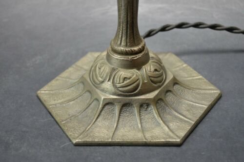 ミューラー兄弟　幾何学文様のアールヌーボーテーブルランプ