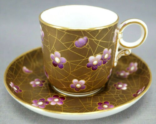 ロイヤルウースター　すみれの花が描かれたデミタスカップ&ソーサー
