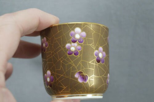 ロイヤルウースター　すみれの花が描かれたデミタスカップ&ソーサー