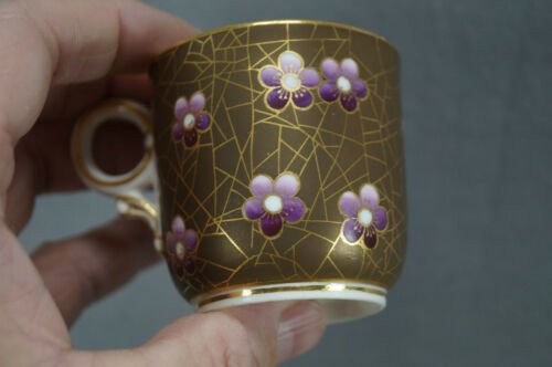 ロイヤルウースター　すみれの花が描かれたデミタスカップ&ソーサー