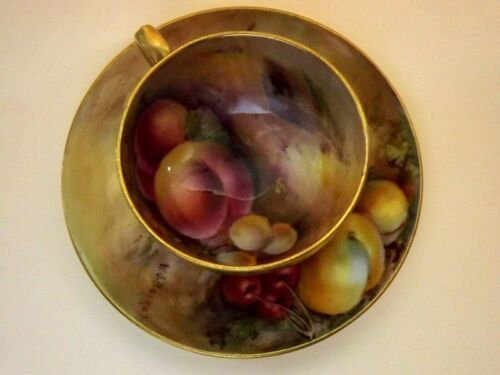 ロイヤルウースターペインテッドフルーツカップ＆ソーサー