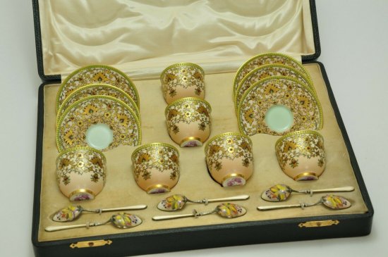 ロイヤルウースター　コーヒーカップとスプーンのセット　エナメル銀の箱入り　1922年製