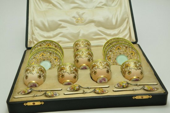 ロイヤルウースター　コーヒーカップとスプーンのセット　エナメル銀の箱入り　1922年製