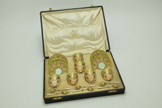 ロイヤルウースター　コーヒーカップとスプーンのセット　エナメル銀の箱入り　1922年製