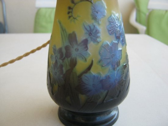 エミールガレ  ツルニチニチソウの花のテーブルランプ