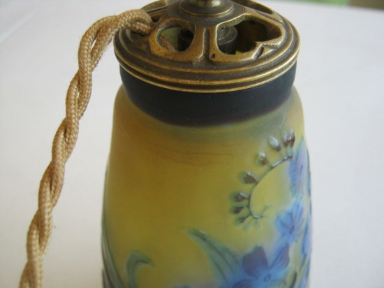 エミールガレ  ツルニチニチソウの花のテーブルランプ