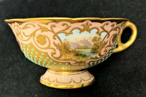 コールポート　ピンク下地の風景とジュエルのカップ＆ソーサー