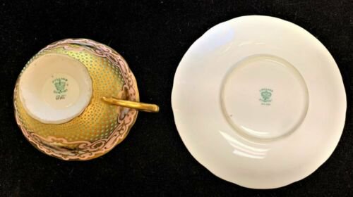 コールポート　ピンク下地の風景とジュエルのカップ＆ソーサー