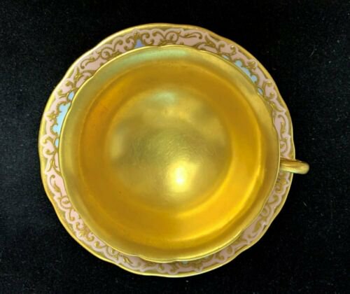 コールポート　ピンク下地の風景とジュエルのカップ＆ソーサー