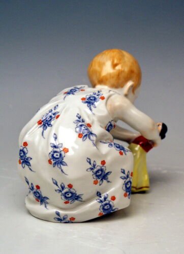 マイセン ヘンチェル作 フィギュリン 人形で遊ぶ少女 1級品