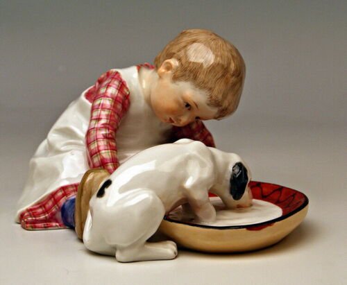 マイセン　ヘンチェル作　フィギュリン　少年とミルクを飲む犬