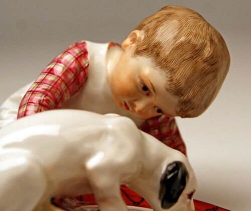 マイセン　ヘンチェル作　フィギュリン　少年とミルクを飲む犬