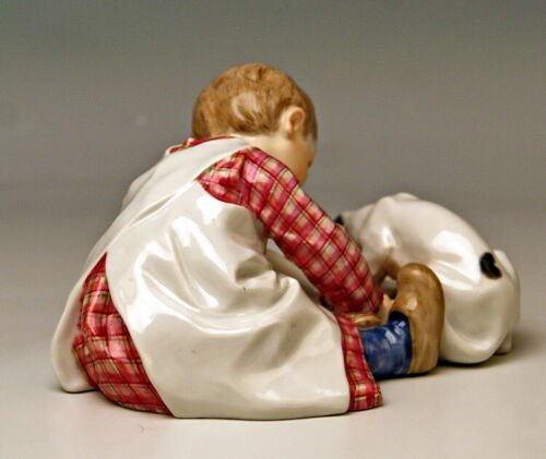 マイセン　ヘンチェル作　フィギュリン　少年とミルクを飲む犬