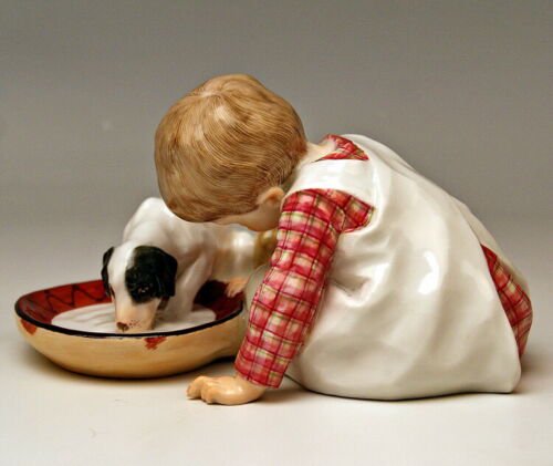 マイセン　ヘンチェル作　フィギュリン　少年とミルクを飲む犬