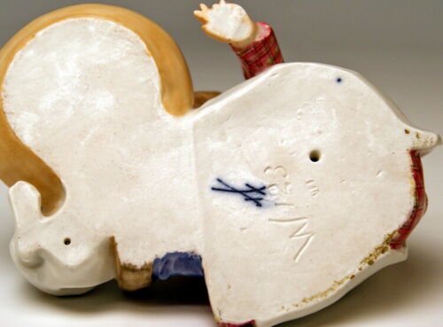 マイセン　ヘンチェル作　フィギュリン　少年とミルクを飲む犬